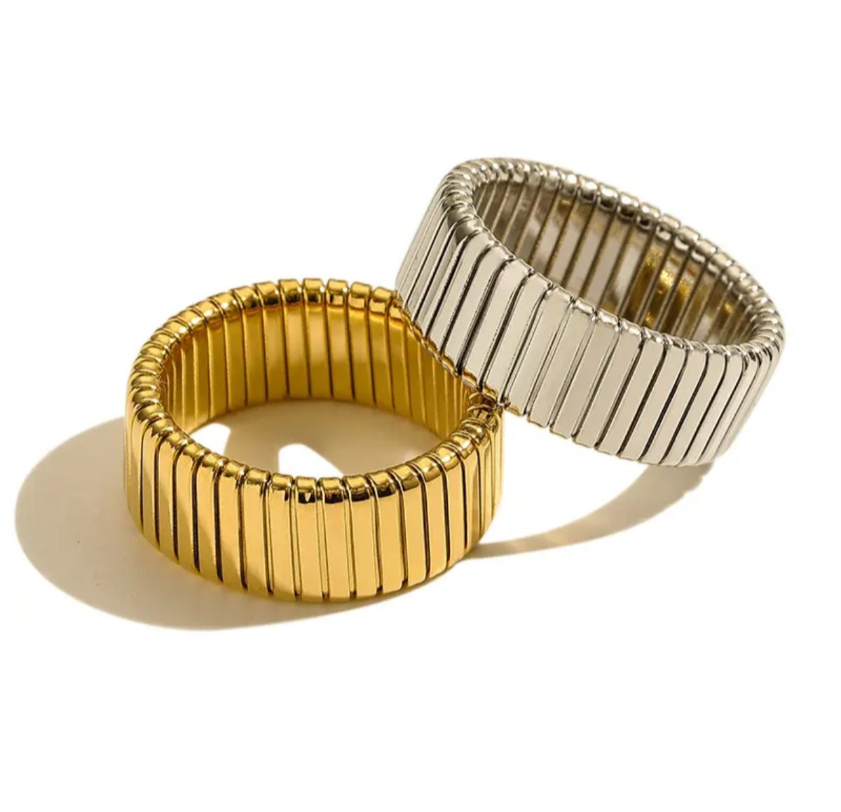 RIBBED RING