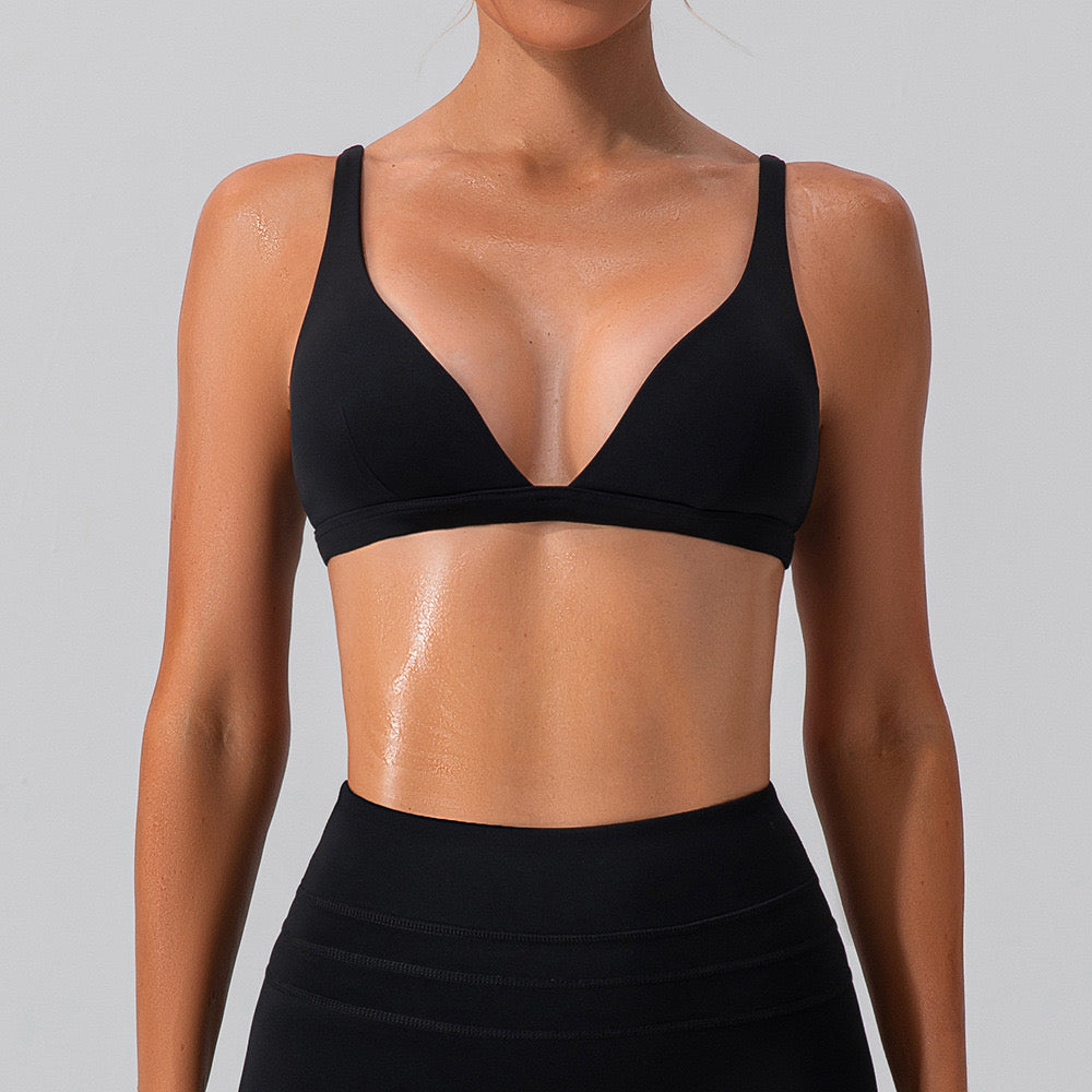 BLACK TRIANGLE BRALETTE