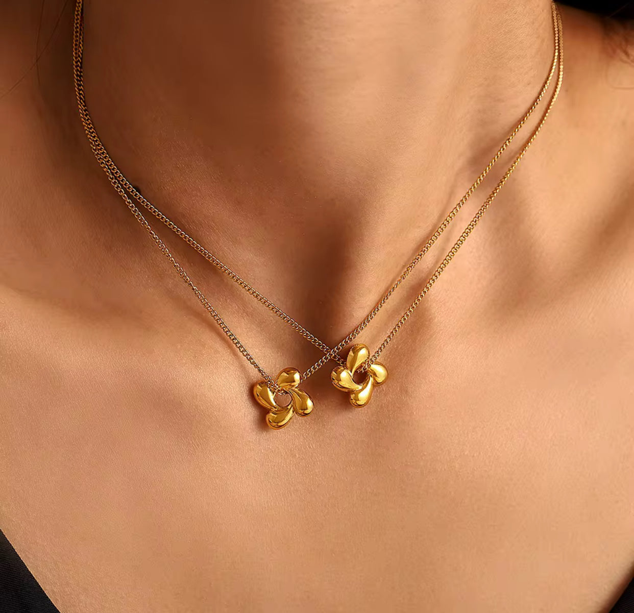 ROATATING FLOWER PENDANT NECKLACE