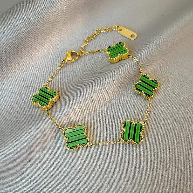 Clover pendant bracelet