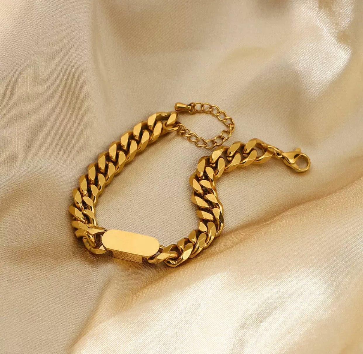 Gold Cuban chain bracelet